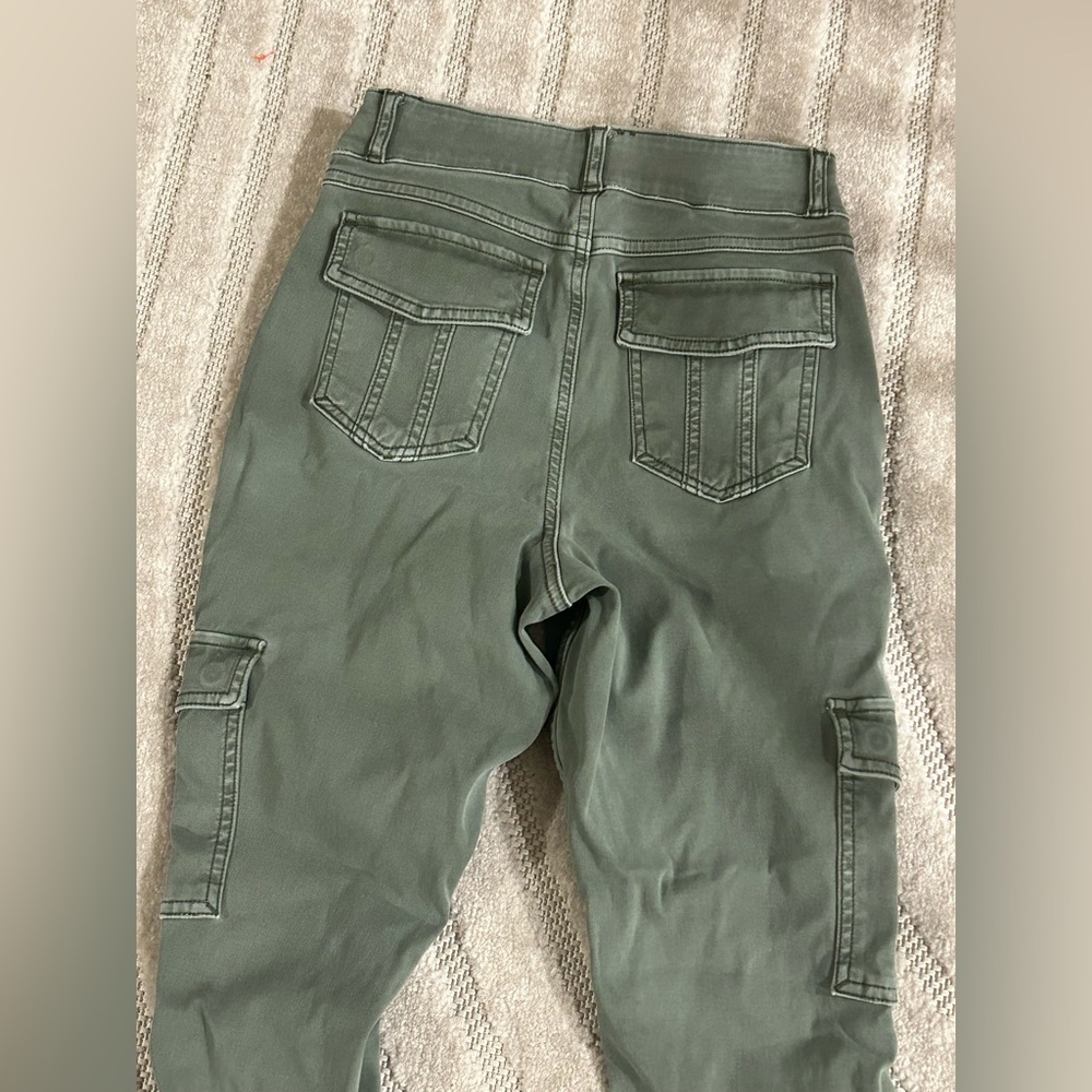 Spanx Stretch Twill Ankle Cargo Pants in Sage Green - M - Picture 6 of 10